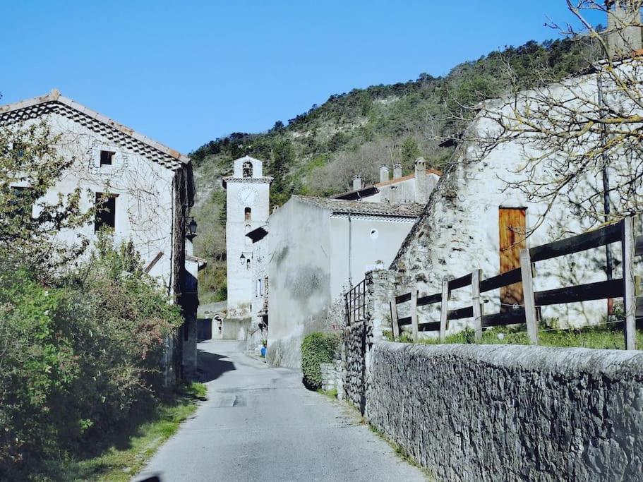 Villa Gite Le Chaudron 1 A 7Pers Avec Piscine Montclar-sur-Gervanne Exterior foto